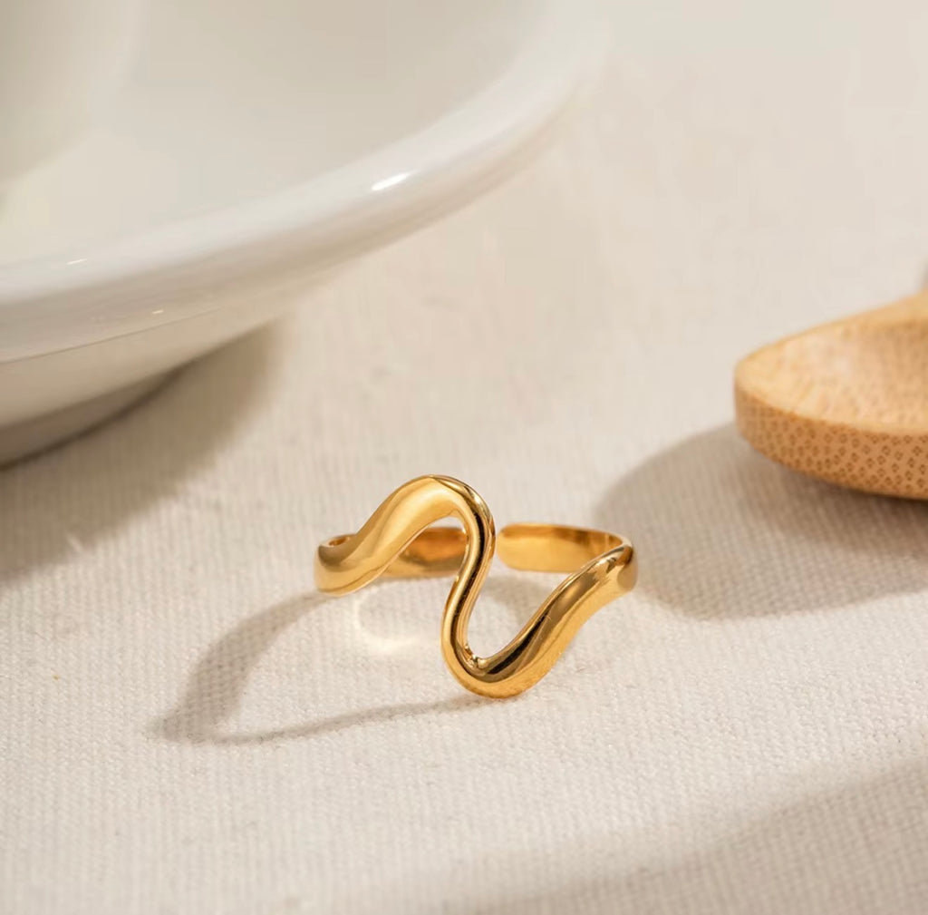 Wave Ring – Gold-Tone Stainless Steel Adjustable
