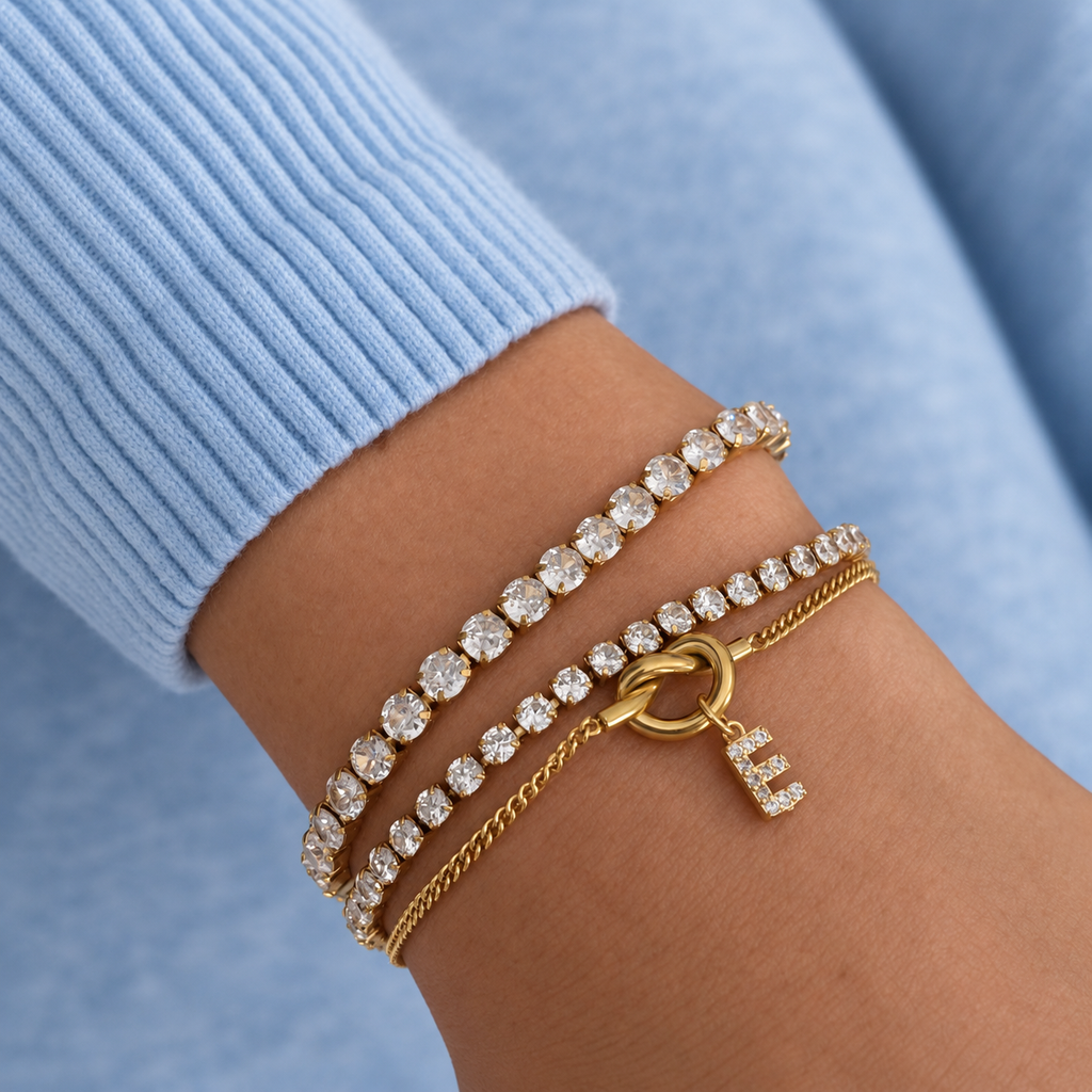 The Léa Personalized Crystal Initial Knot Bracelet
