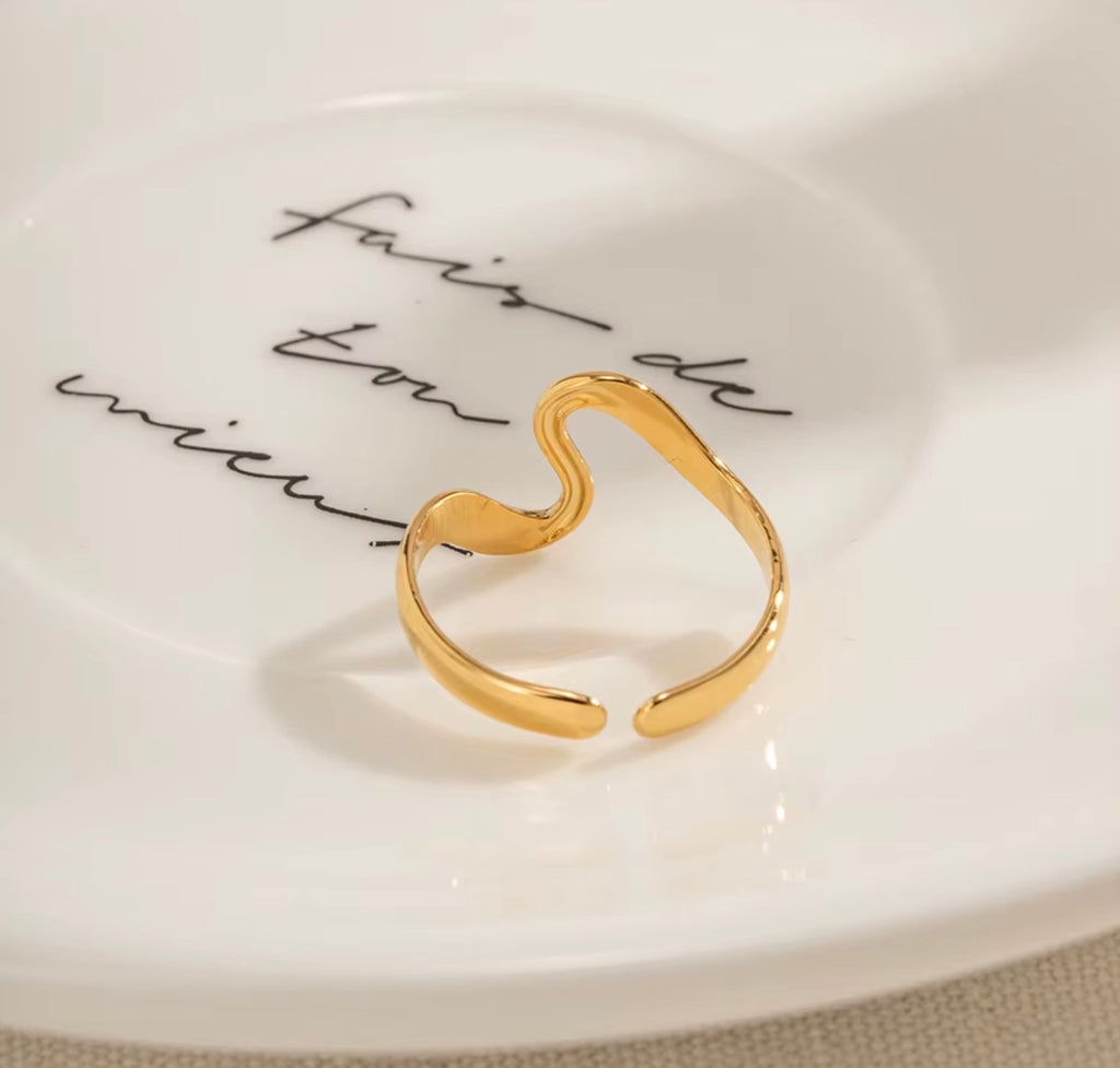Wave Ring – Gold-Tone Stainless Steel Adjustable