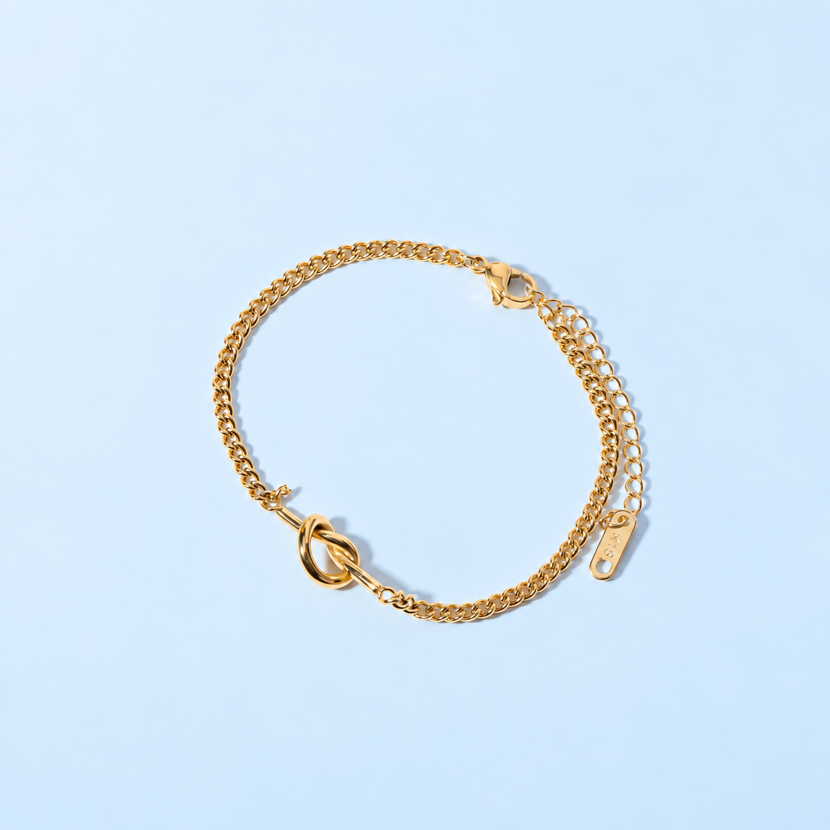 The Léa Personalized Crystal Initial Knot Bracelet