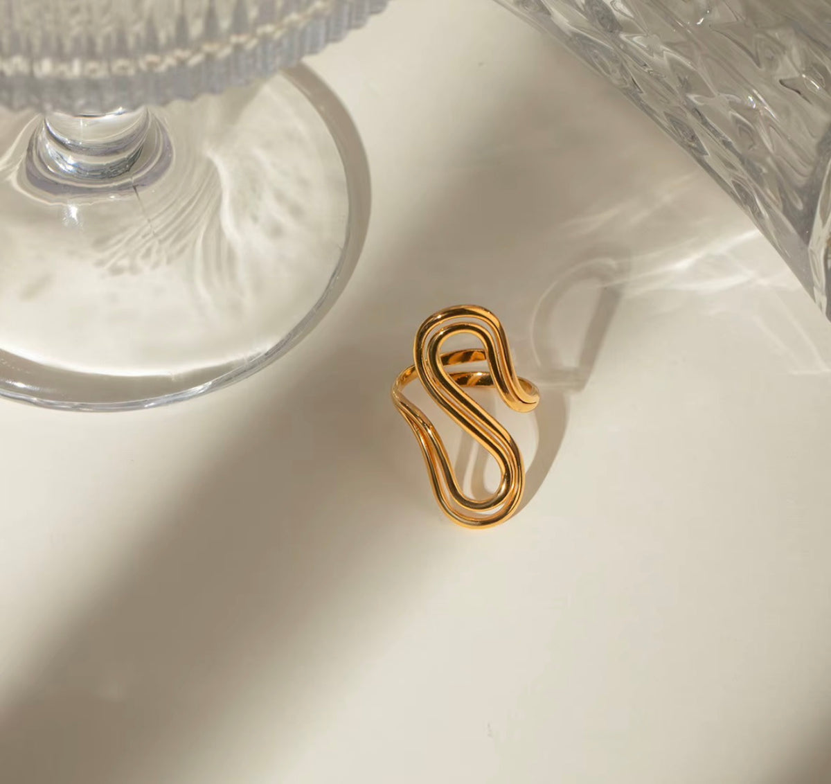 Fluid Loop Ring – 18K Gold Plated Stainless Steel