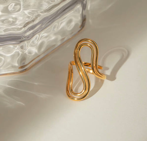 Fluid Loop Ring – 18K Gold Plated Stainless Steel
