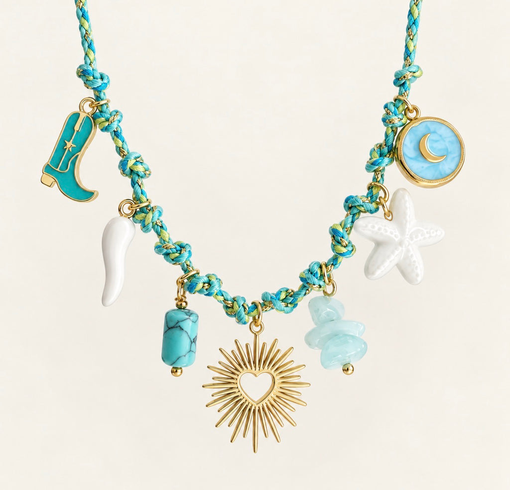 Vue originale du collier Aqua Heart turquoise et doré