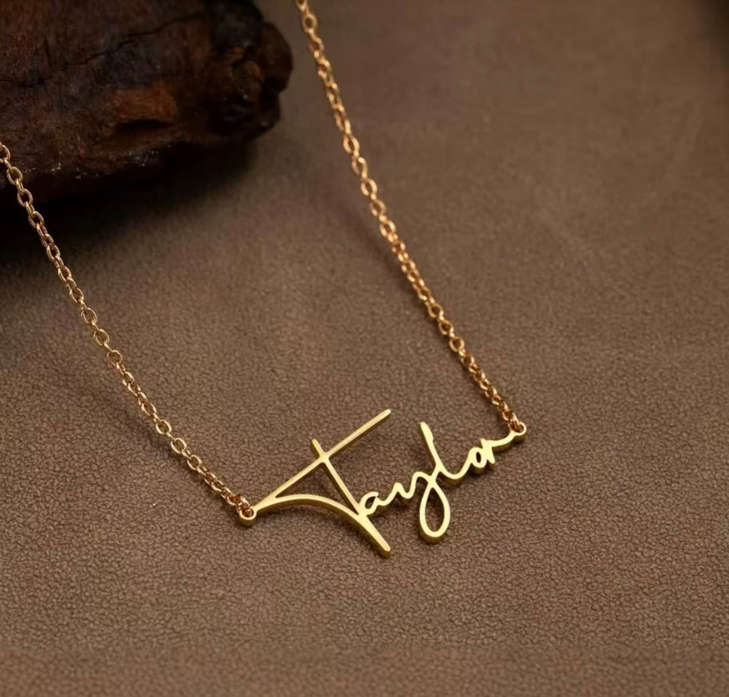 Taylor personalized name necklace in 18K gold plated sterling silver 925