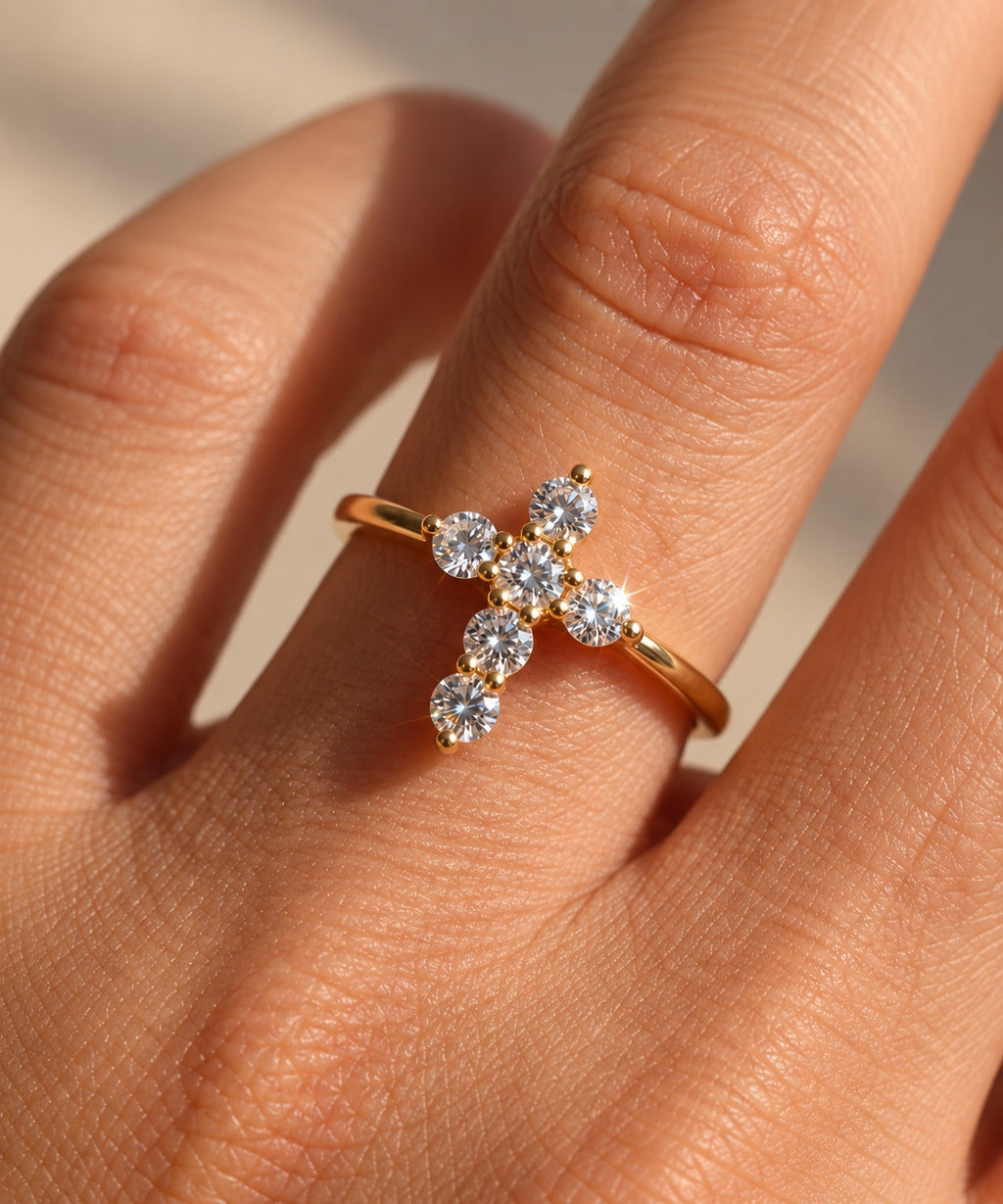 Celeste Crystal Ring gold – macro view