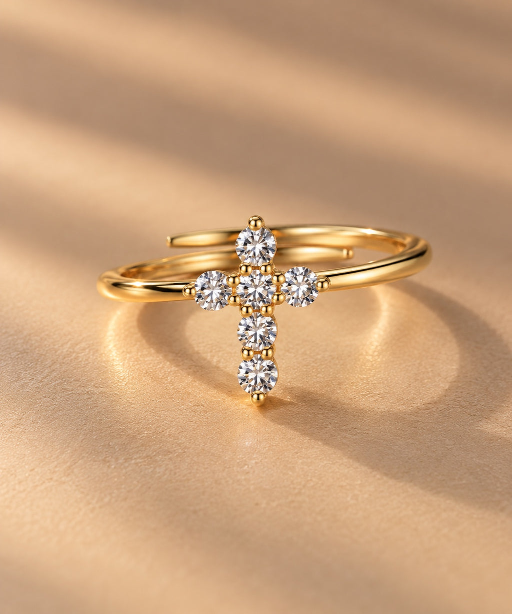 Celeste Crystal Ring gold – studio close-up