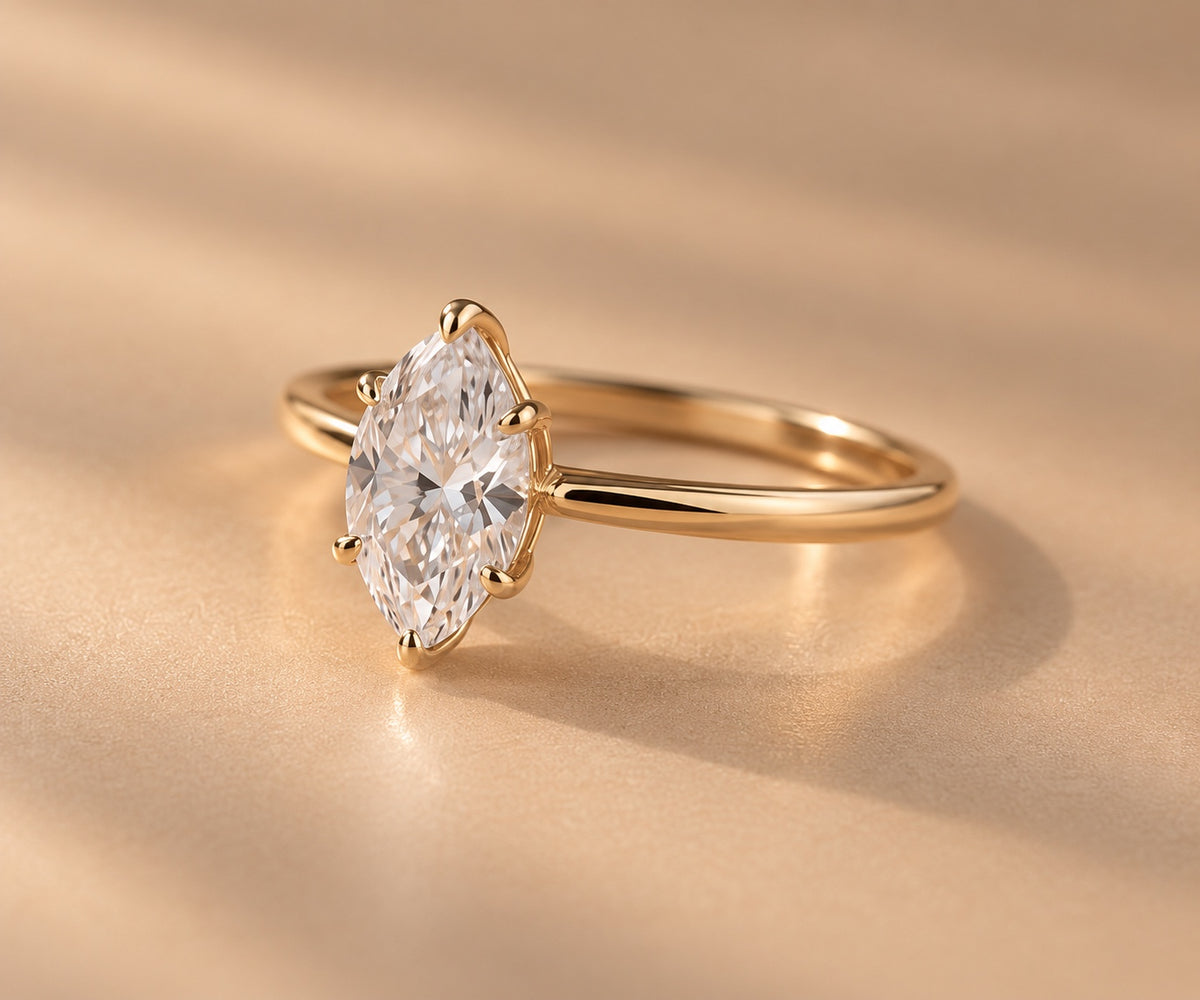 Mara Marquise Ring gold – worn close-up