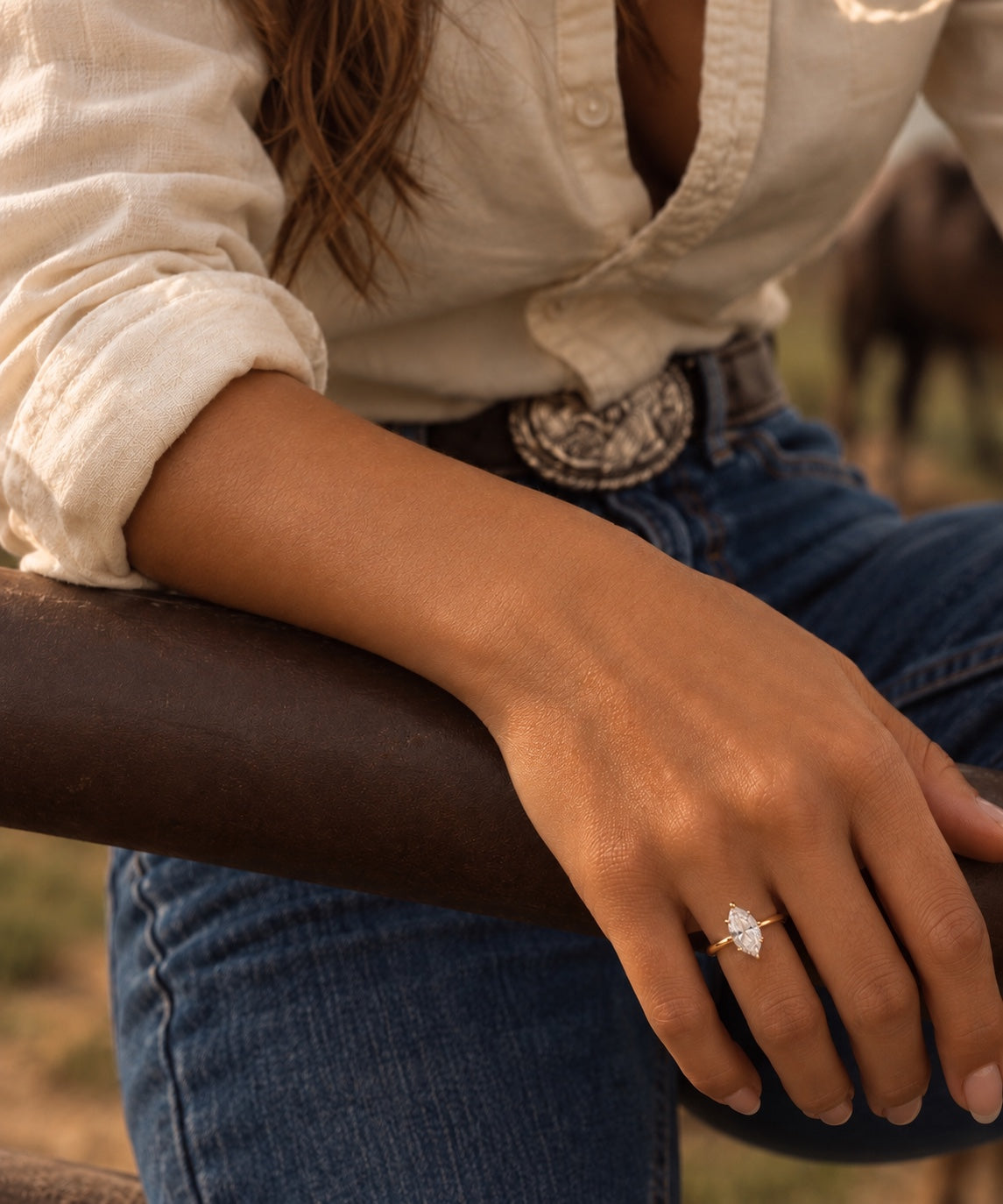 Mara Marquise Ring gold – studio front view