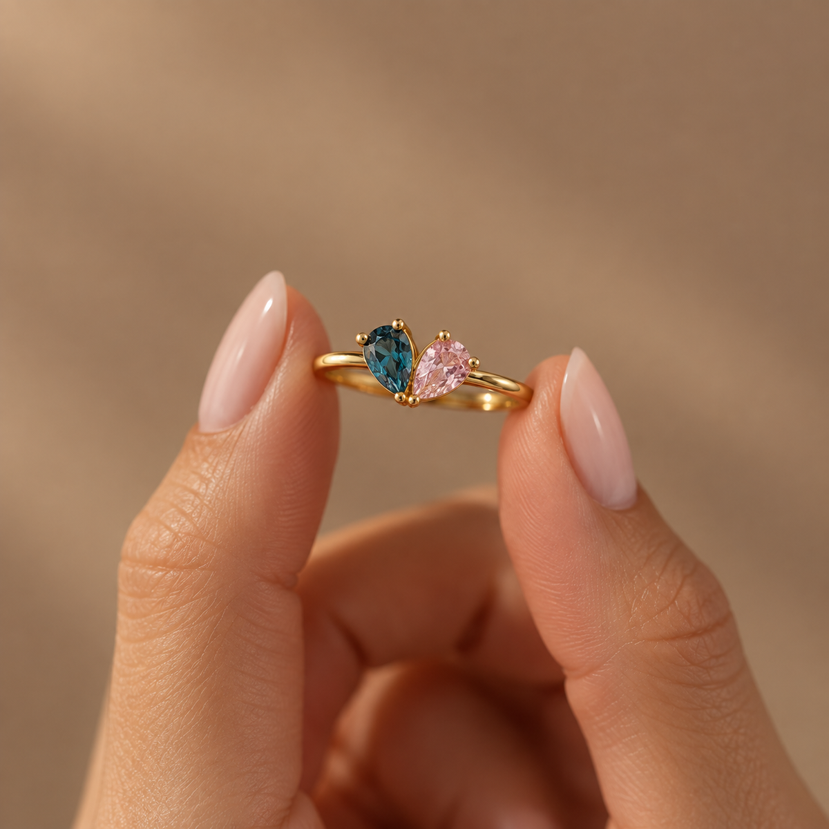 Toi et Moi ring in gold with blue and pink pear-cut stones